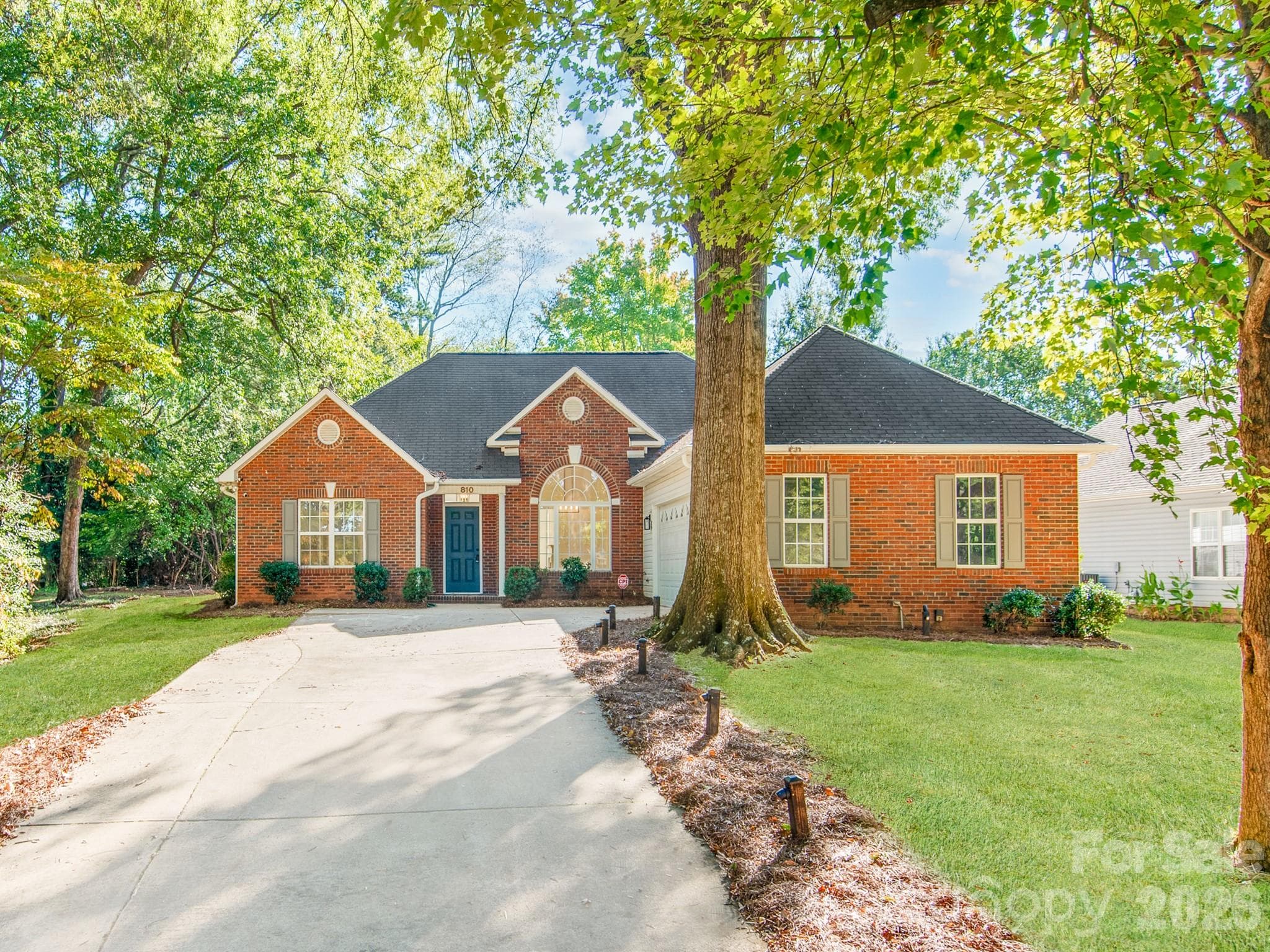 810 Greenhill Drive