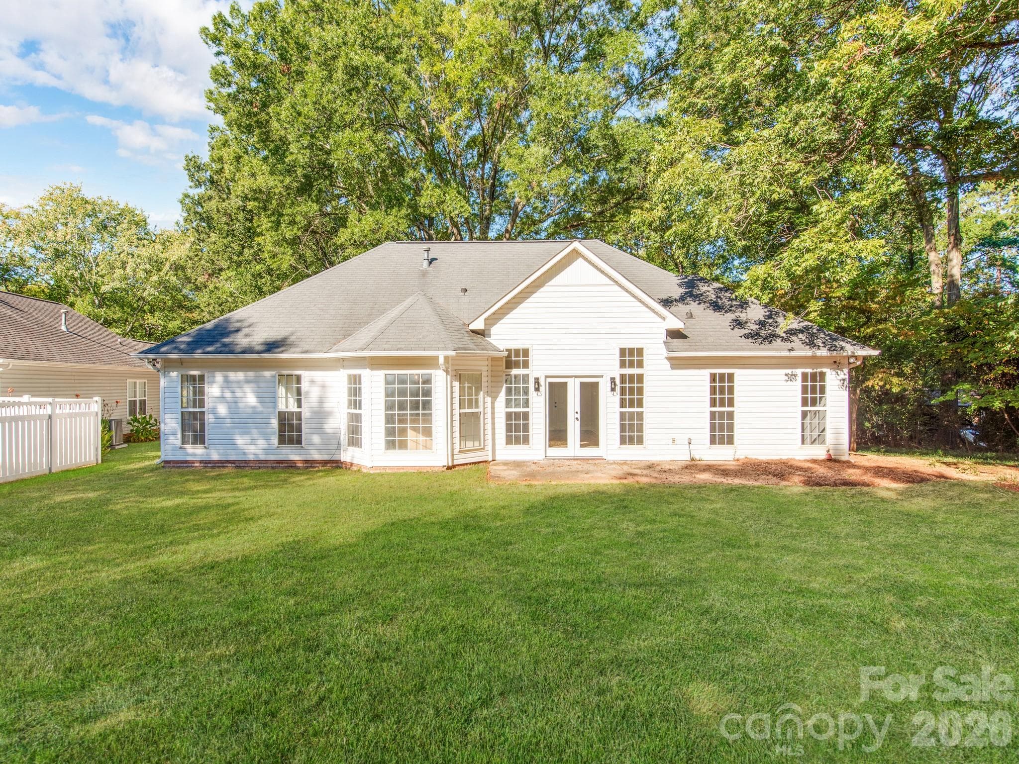 Single Family Residence at 810 Greenhill Drive, Charlotte, photo 16 of 33