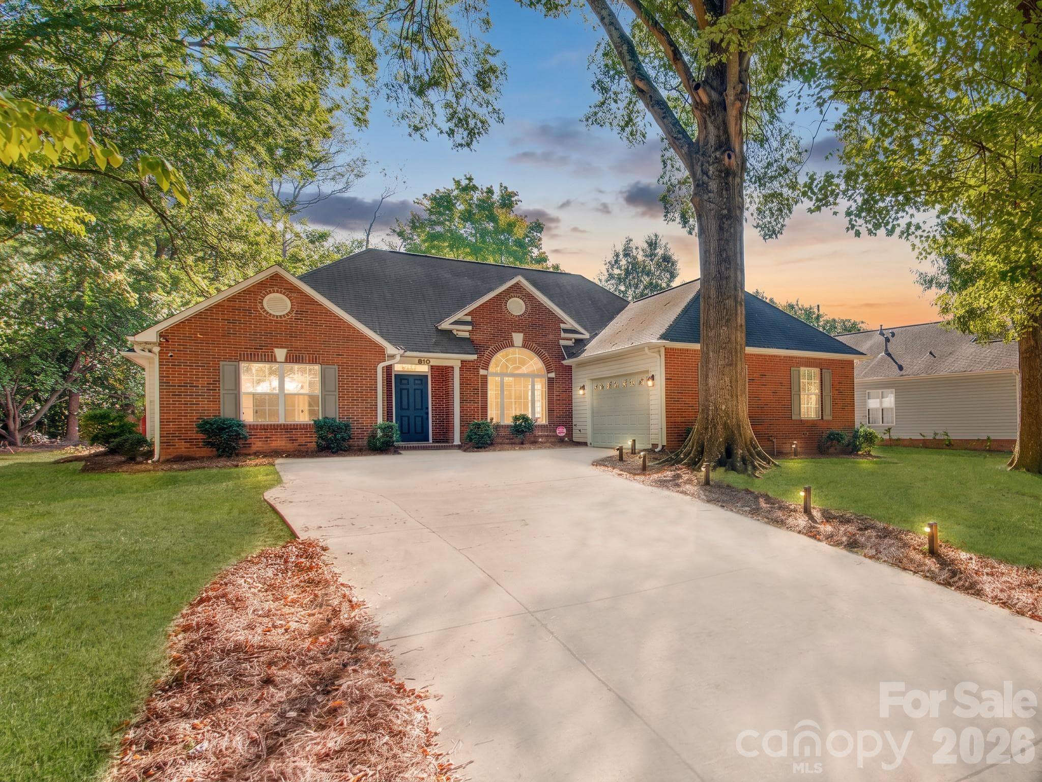 Single Family Residence at 810 Greenhill Drive, Charlotte, photo 17 of 33