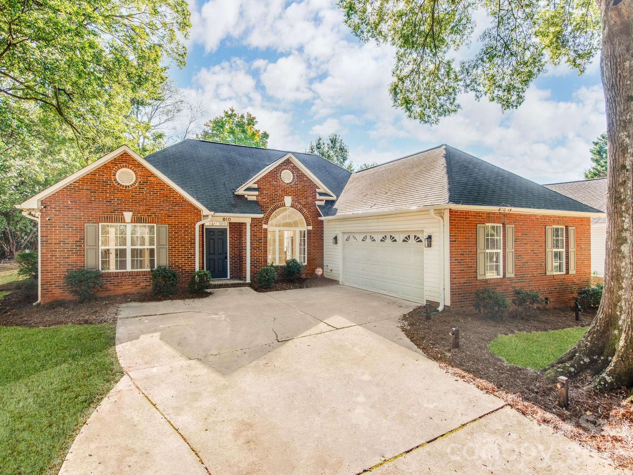 Single Family Residence at 810 Greenhill Drive, Charlotte, photo 18 of 33