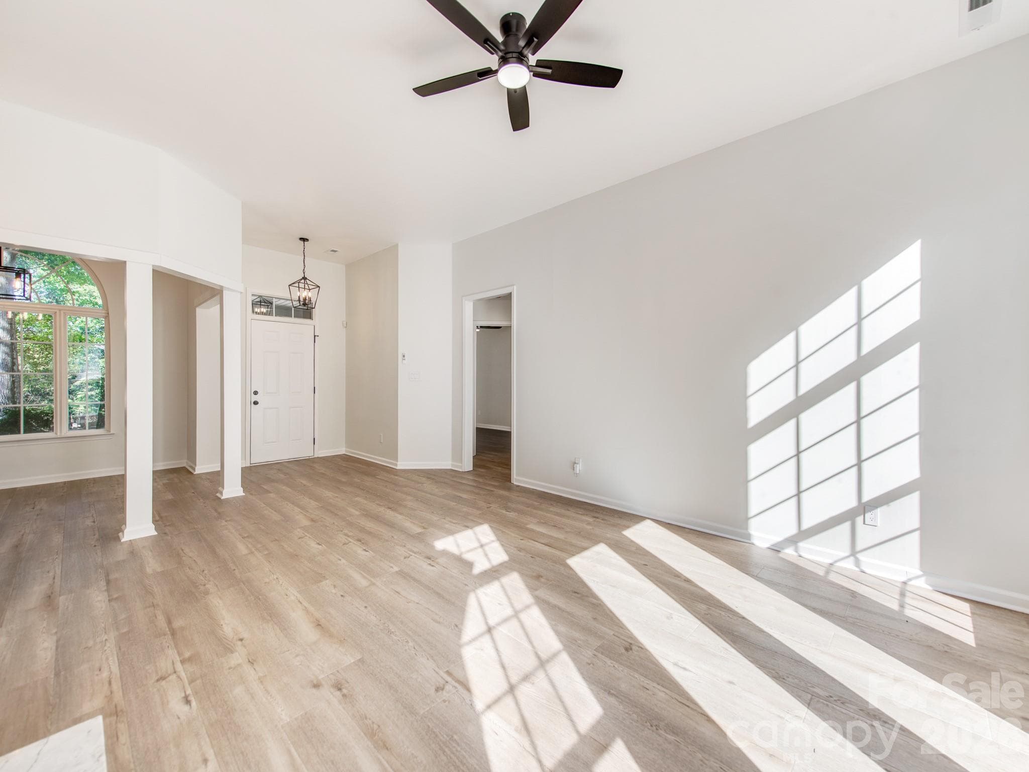 Single Family Residence at 810 Greenhill Drive, Charlotte, photo 22 of 33