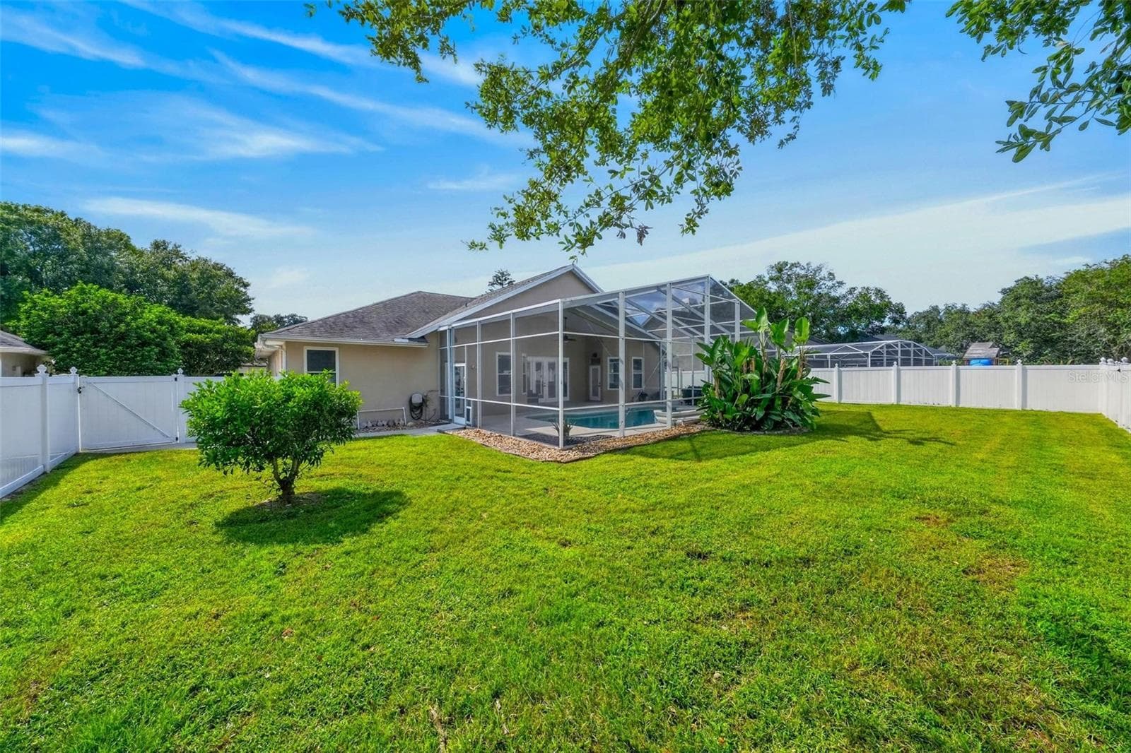 Large fenced back yard - 5206 HAWFORD CIR, BELLE ISLE