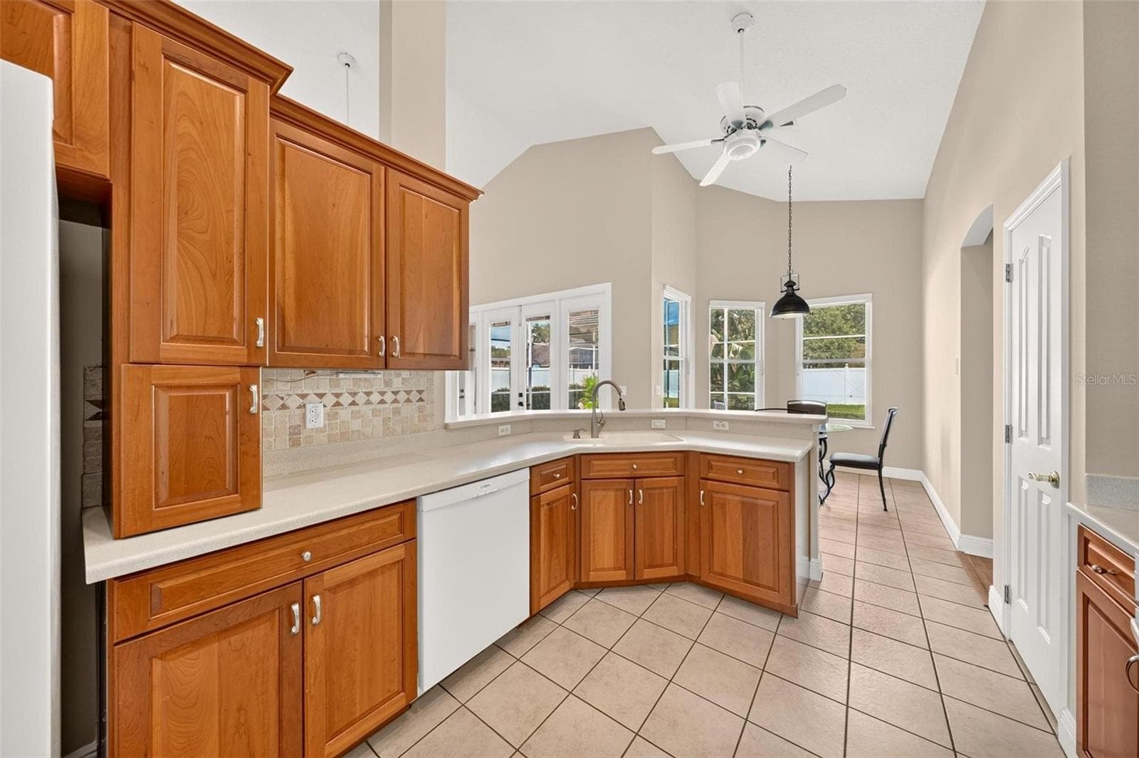 Kitchen - 5206 HAWFORD CIR, BELLE ISLE