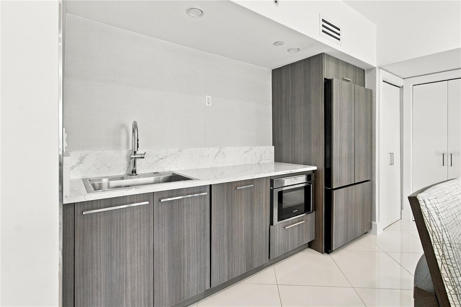 Club Room - 1111 N GULFSTREAM AVE #3D, SARASOTA