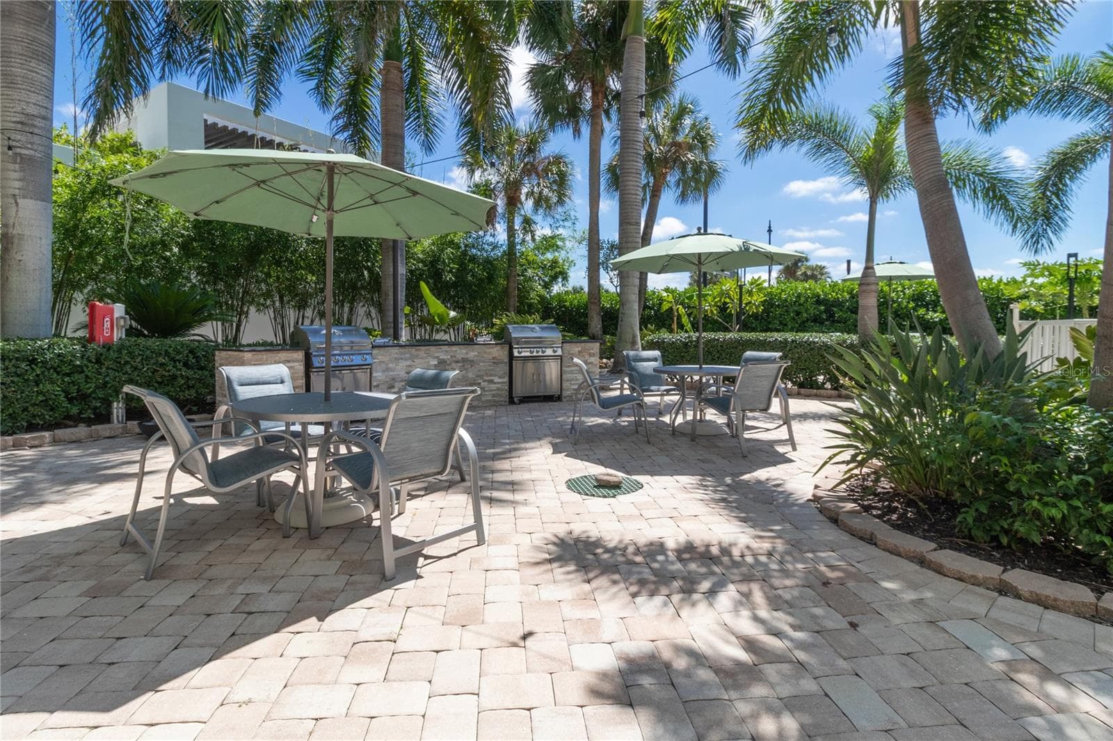 Community Grill - 1111 N GULFSTREAM AVE #3D, SARASOTA