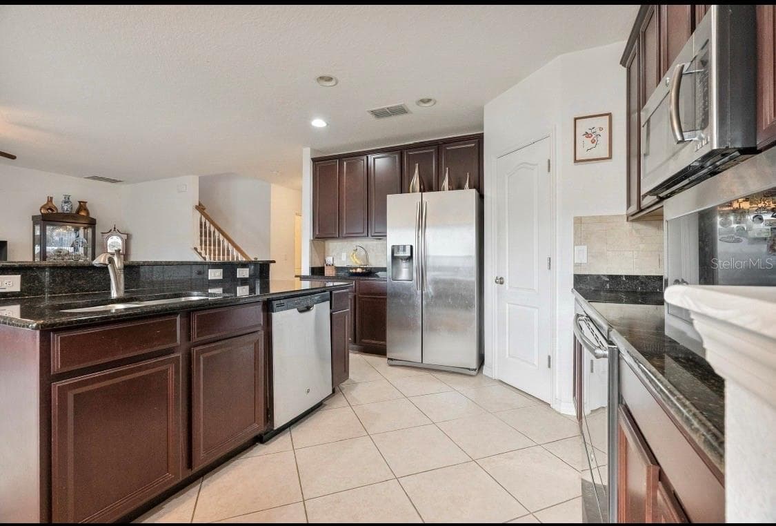 Stunning Kitchen - 10781 CABBAGE TREE LOOP, ORLANDO