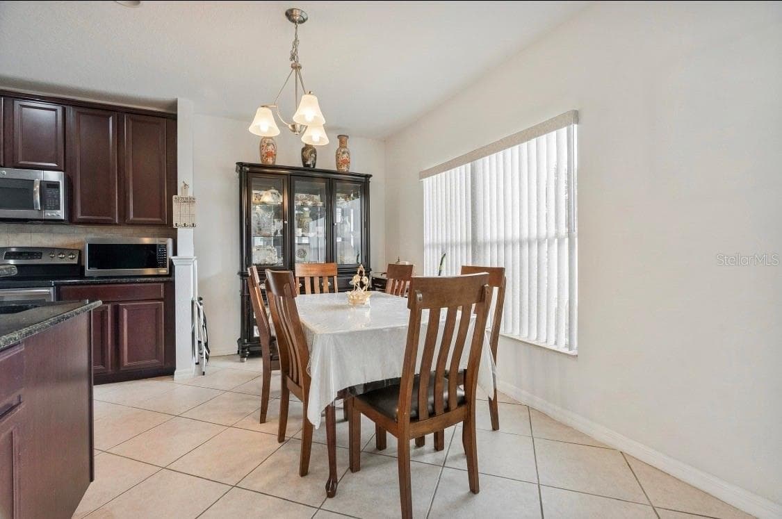 Spacious Area - 10781 CABBAGE TREE LOOP, ORLANDO