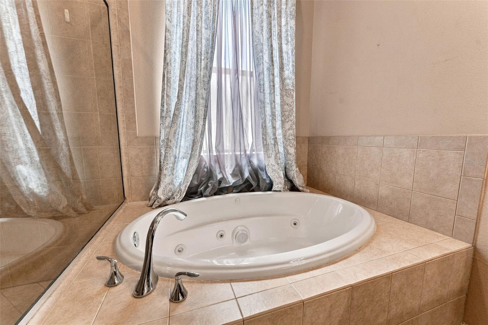 Primary bathroom first floor - 3508 MAJESTIC VIEW DR, LUTZ