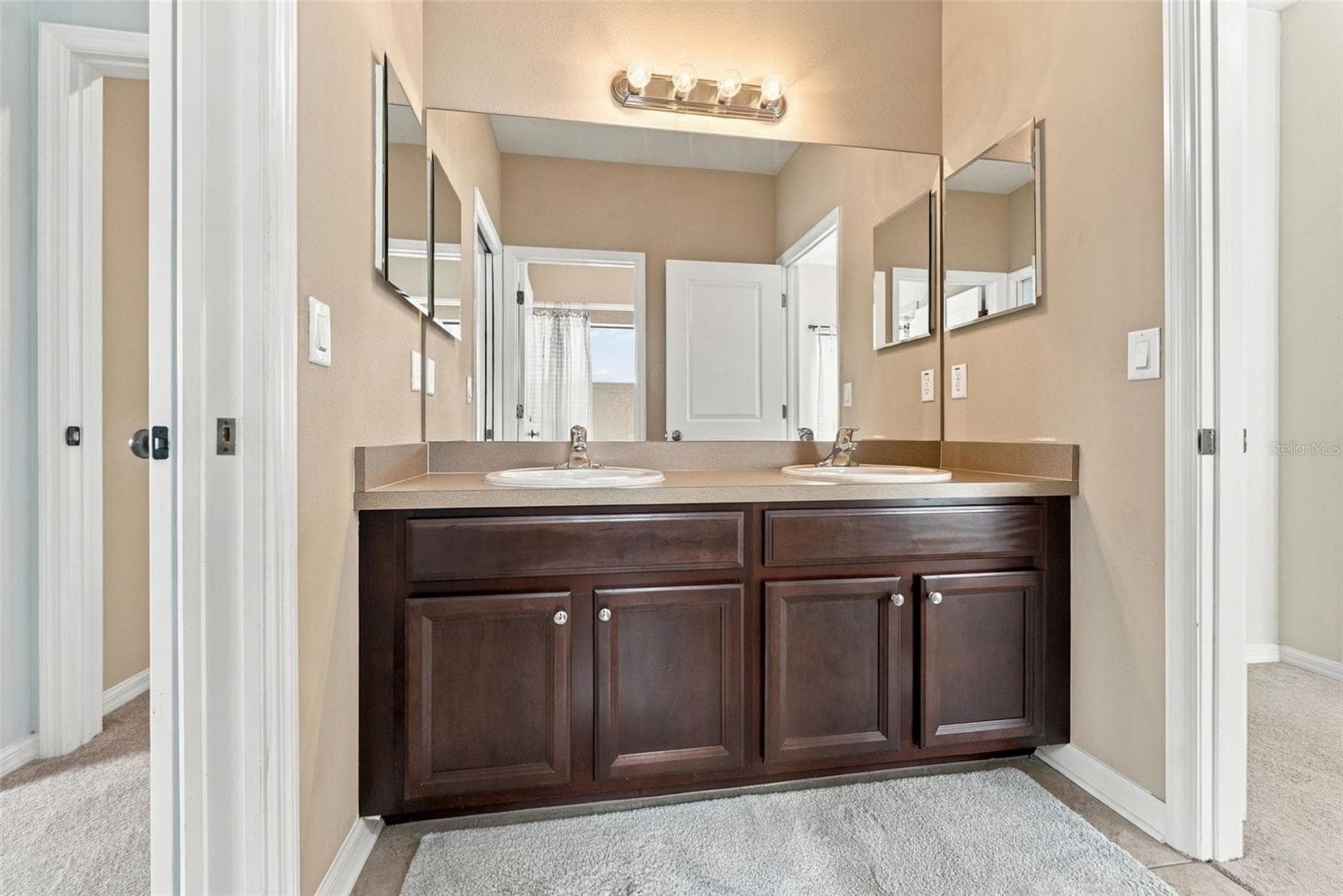 2nd floor Jack-and-Jill Bathroom - 3508 MAJESTIC VIEW DR, LUTZ