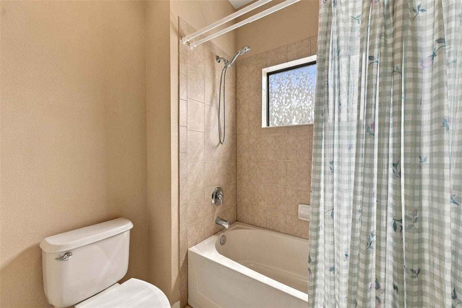 2nd floor Jack-and-Jill Bathroom - 3508 MAJESTIC VIEW DR, LUTZ