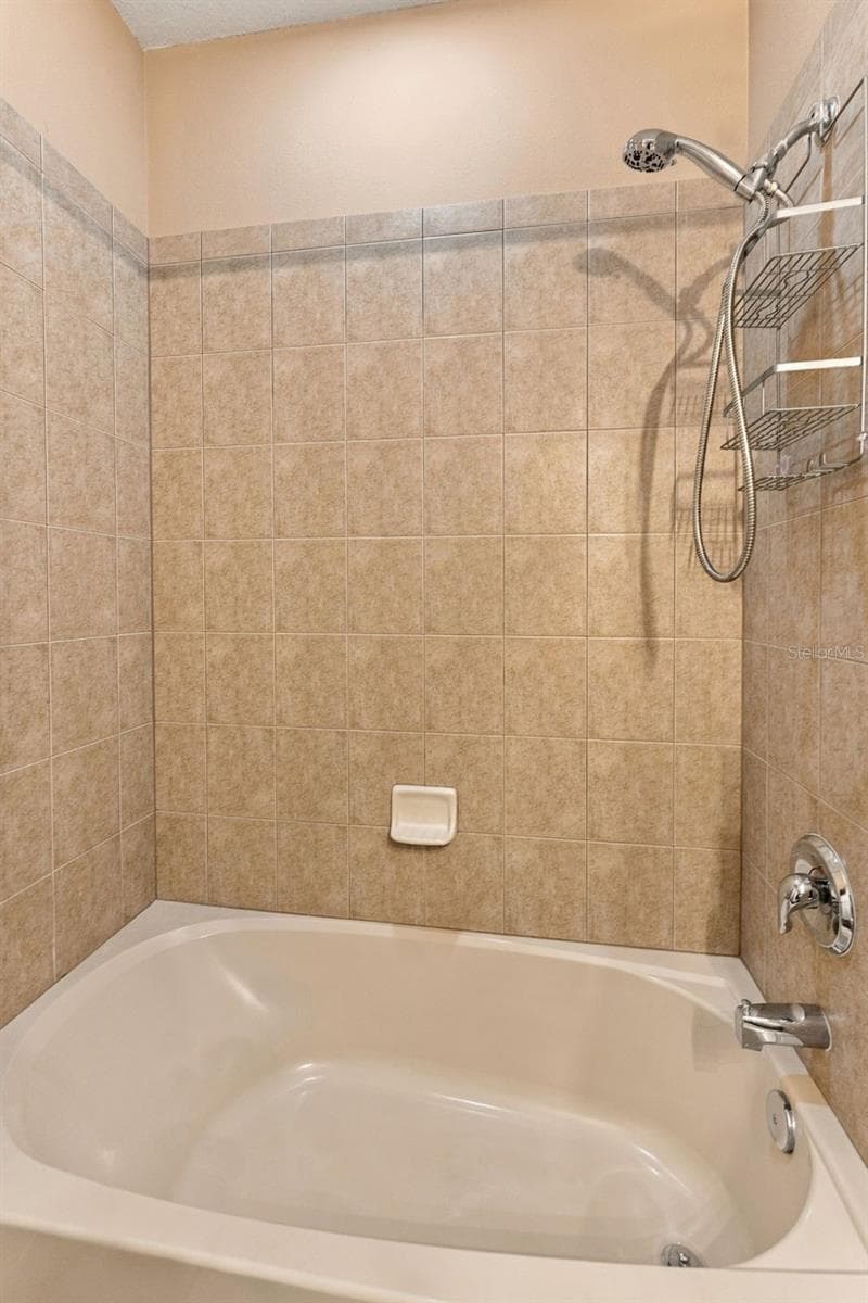 2nd floor full bath - 3508 MAJESTIC VIEW DR, LUTZ