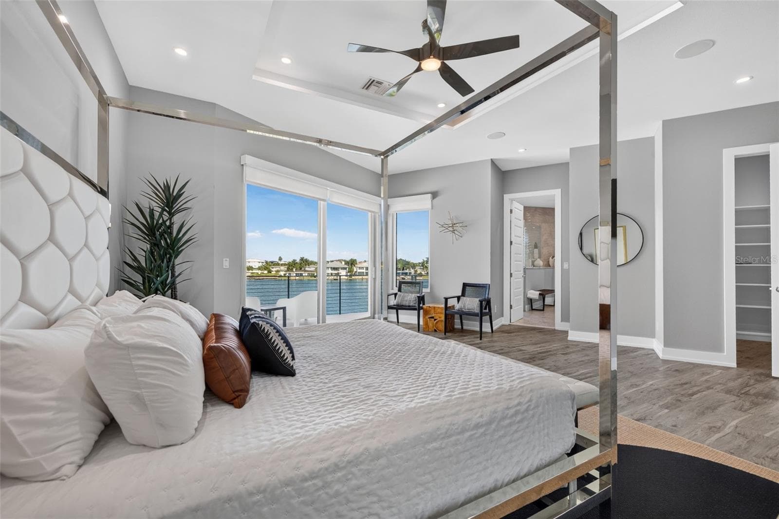 Oversized primary suite - 10209 GULF BLVD, TREASURE ISLAND