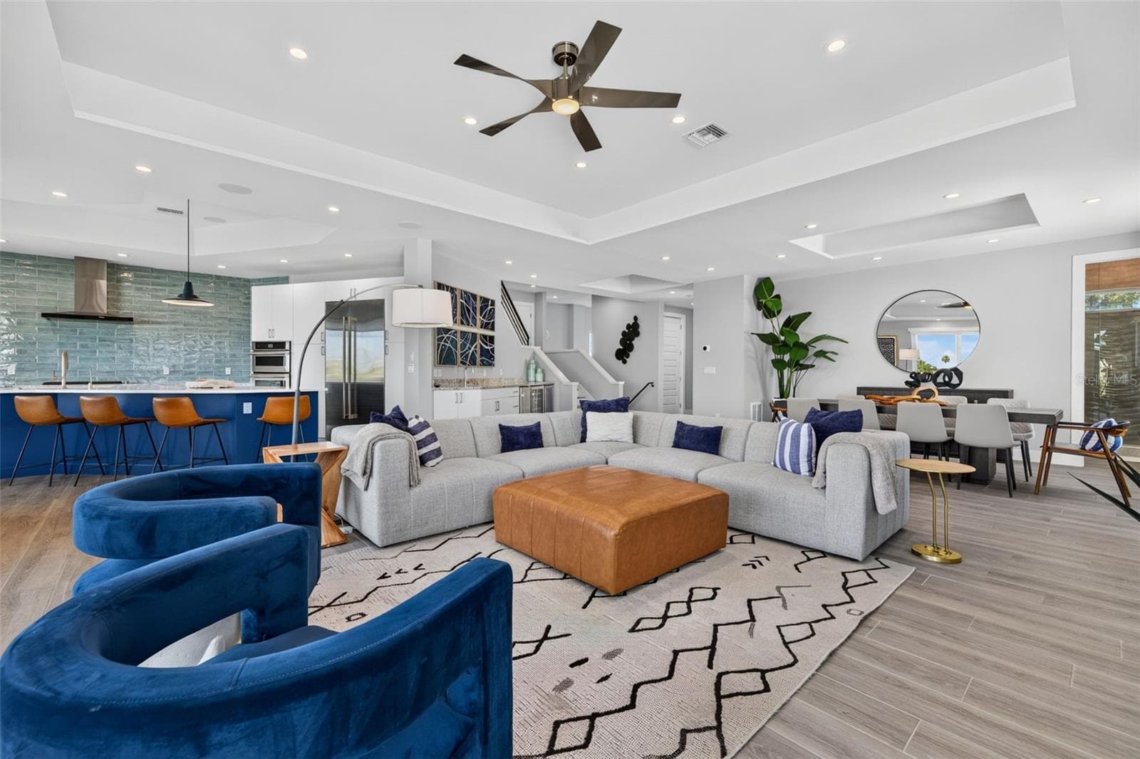 Spacious living area with tons of natural light. - 10209 GULF BLVD, TREASURE ISLAND
