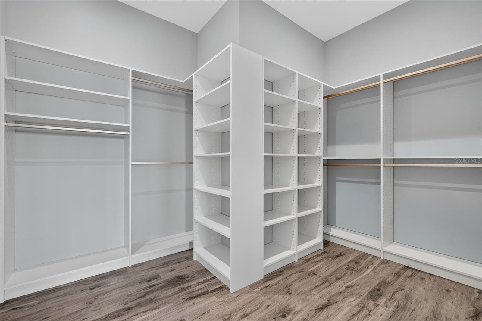 Dual walk-in closets - 10209 GULF BLVD, TREASURE ISLAND