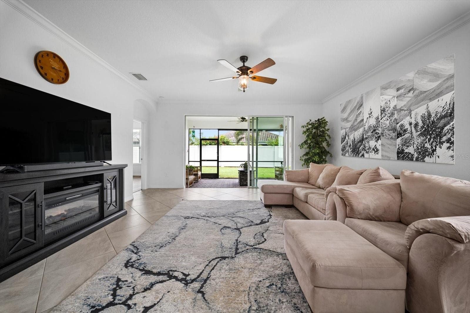 GREAT ROOM - 2505 AVOLET CT, BRADENTON