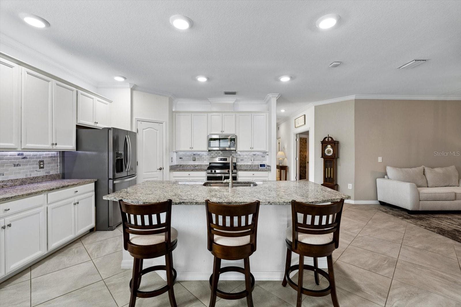CERAMIC TILE IN LIVING AREAS - 2505 AVOLET CT, BRADENTON