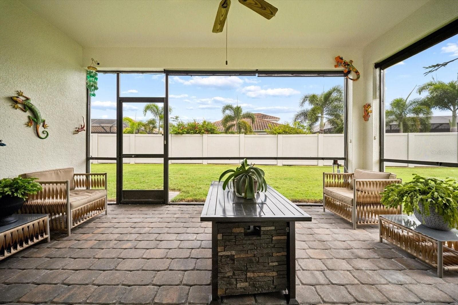 SCREENED LANAI - 2505 AVOLET CT, BRADENTON