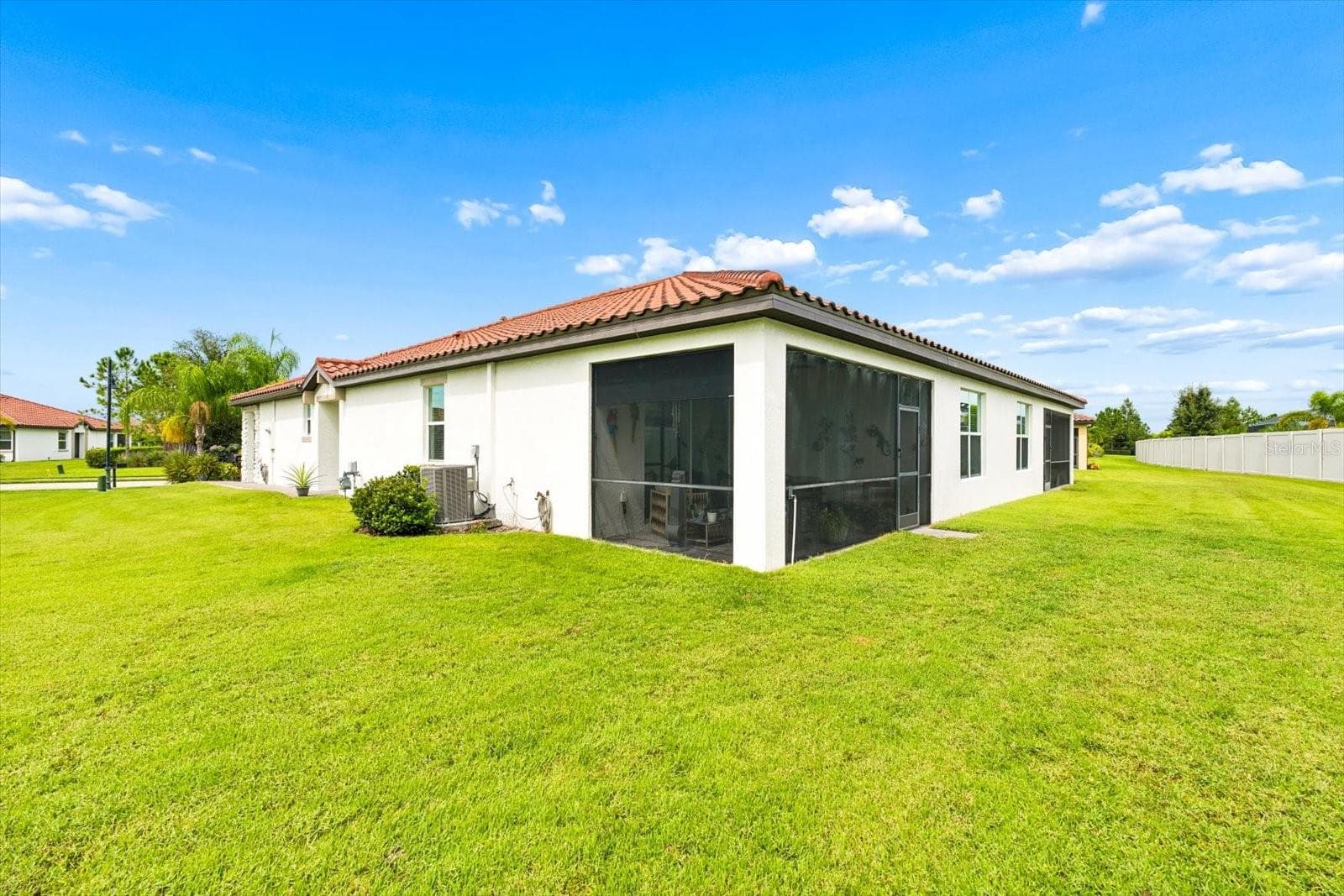 SPACIOUS BACK YARD - 2505 AVOLET CT, BRADENTON