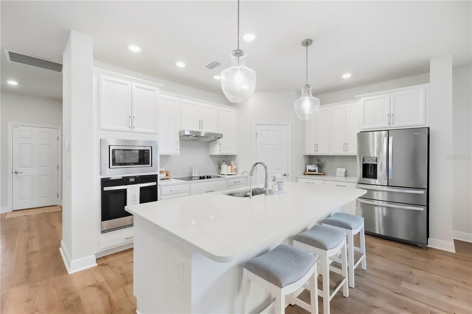 Upgraded Built-in Kitchen - 11836 CATAWBA CV, PARRISH