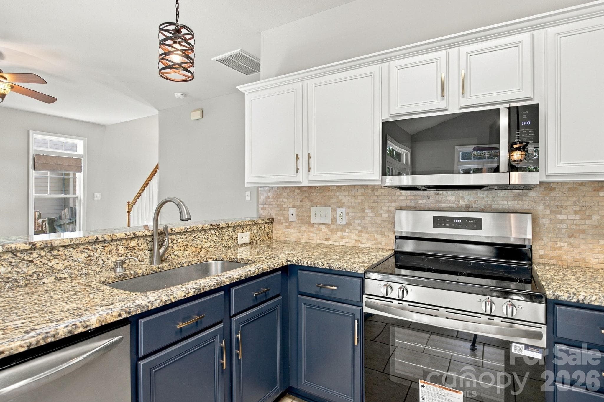 Single Family Residence at 1513 Bucklebury Court, Charlotte, photo 2 of 48