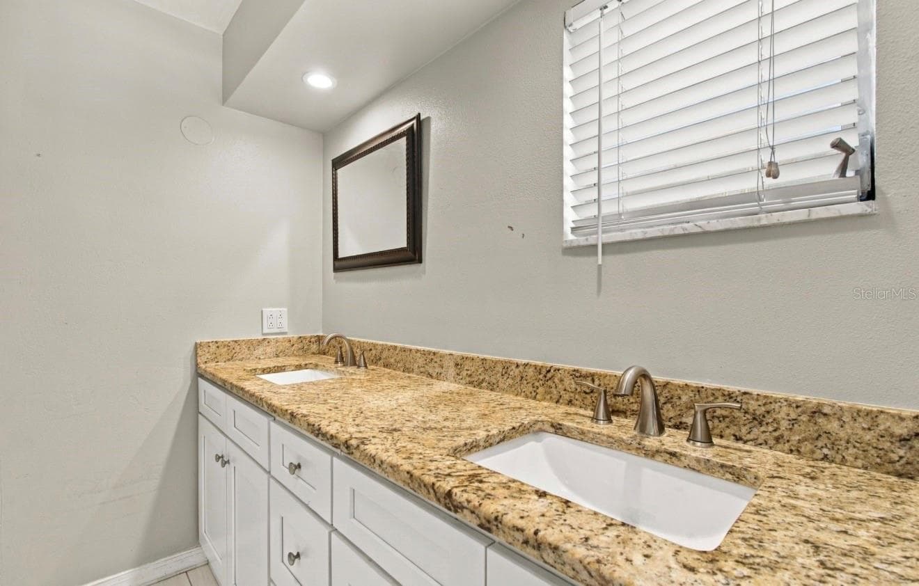 Master Bathroom - 11626 CARROLLWOOD DR, TAMPA