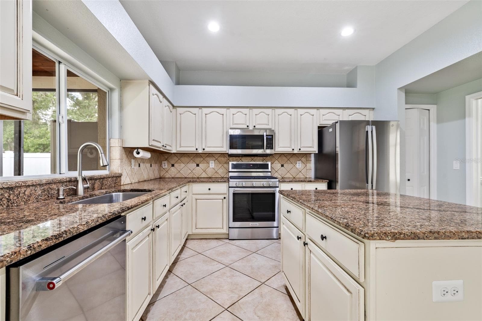 Single Family Residence at 15713 MUIRFIELD DR, ODESSA, photo 16 of 56