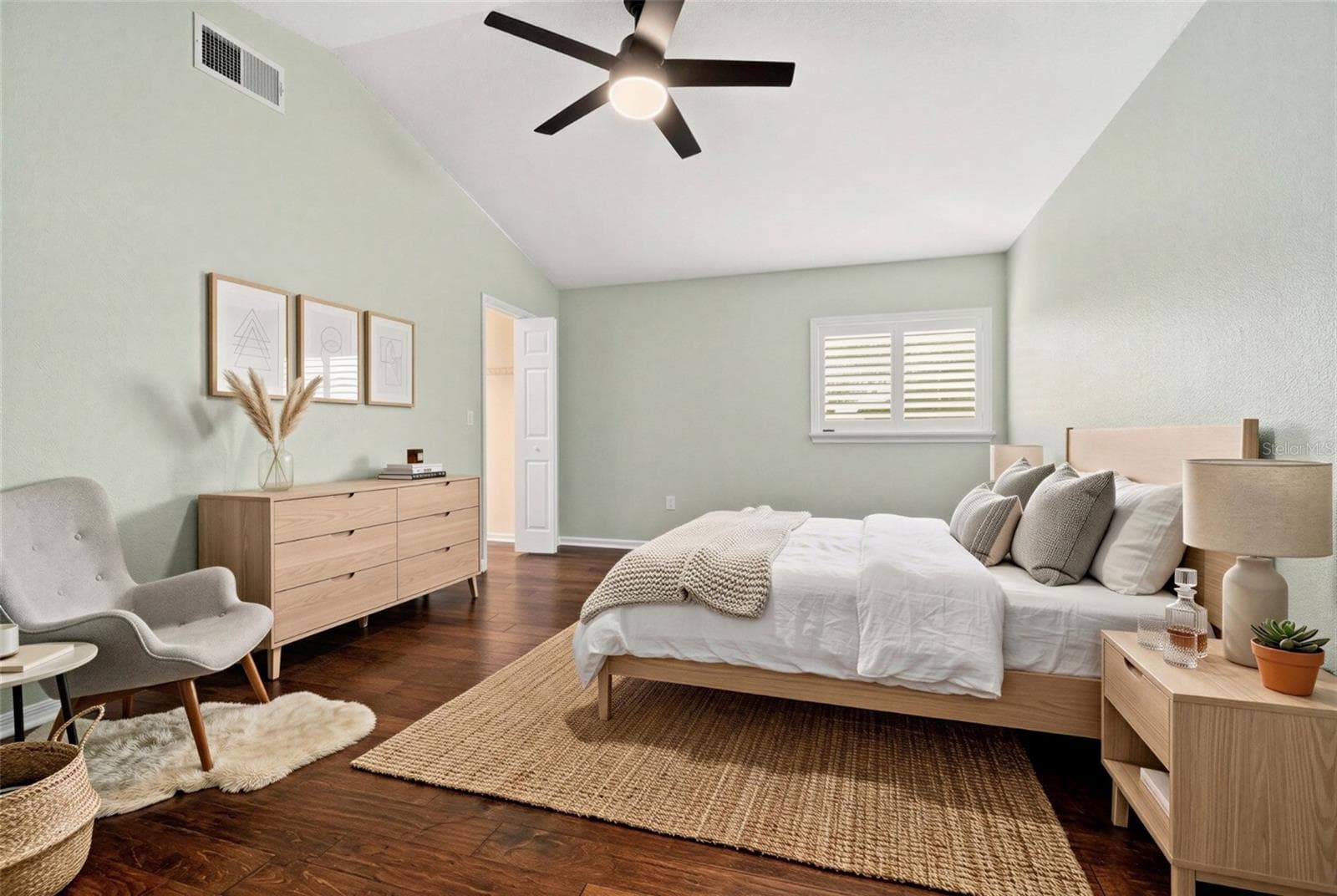 Oversized BR with huge closet! - 15713 MUIRFIELD DR, ODESSA