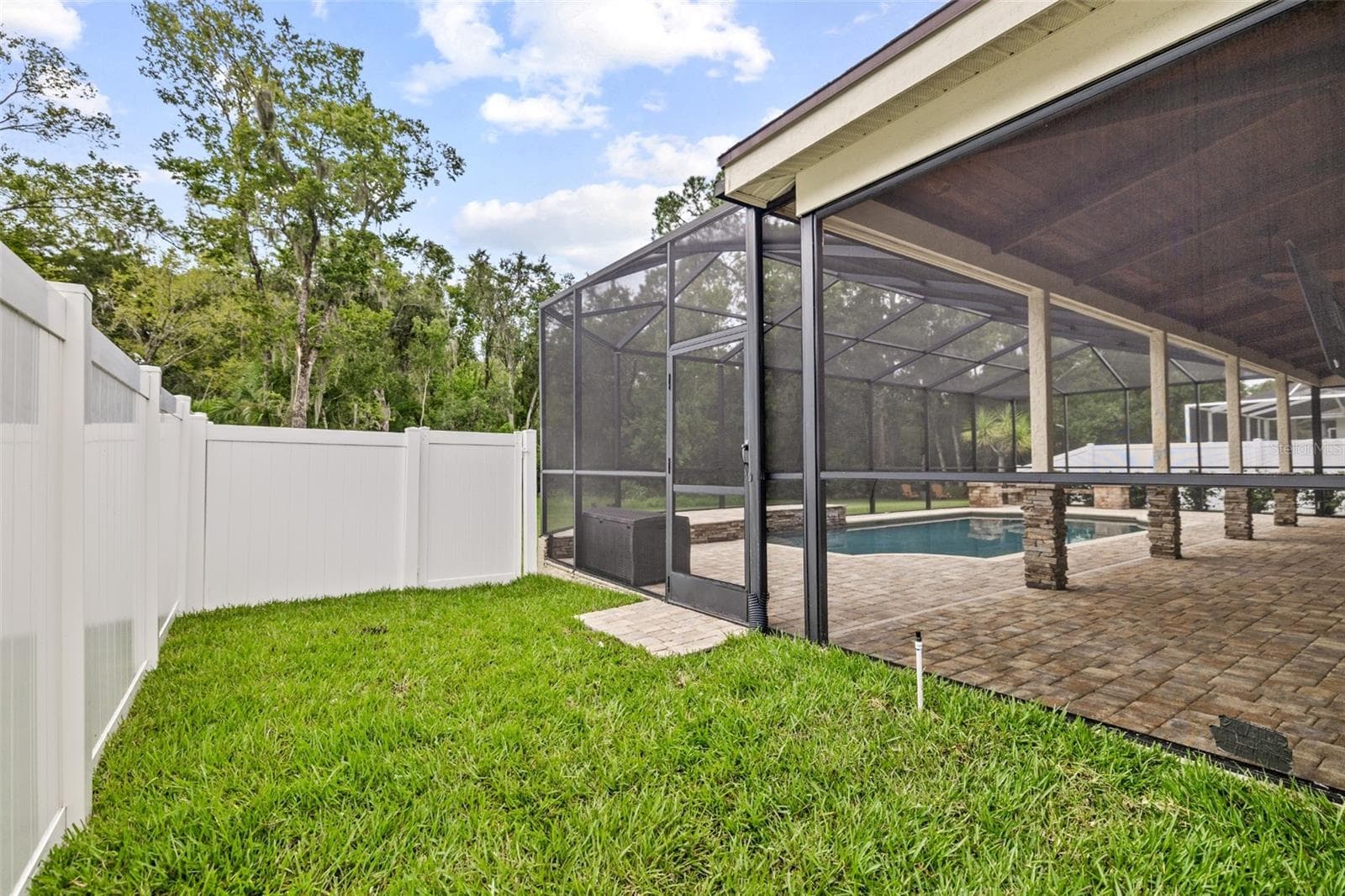 Fenced dog run! - 15713 MUIRFIELD DR, ODESSA