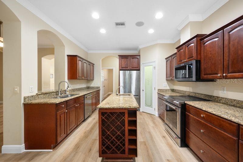 Kitchen - 114 IRWIN ST E, SAFETY HARBOR