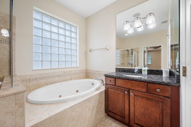 Primary Bathroom - 114 IRWIN ST E, SAFETY HARBOR