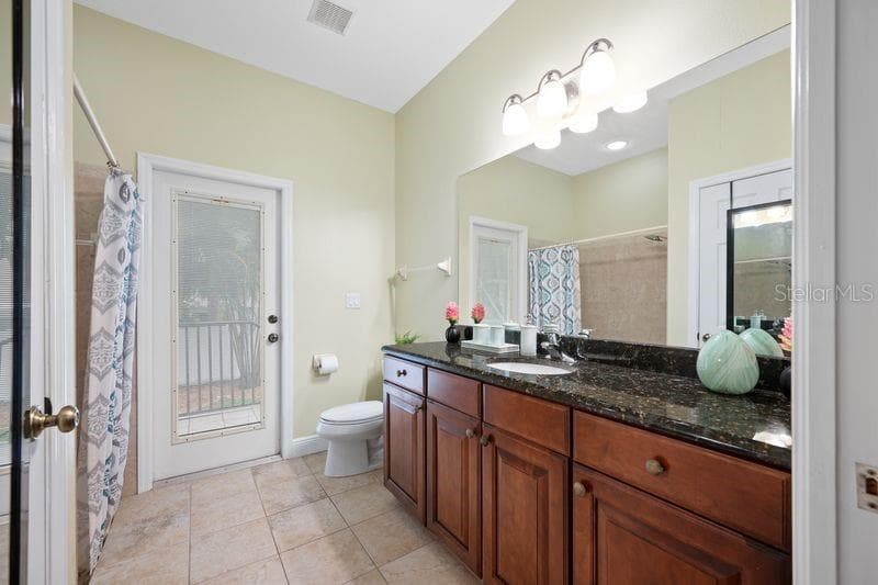 #3 En-Suite Bathroom - 114 IRWIN ST E, SAFETY HARBOR