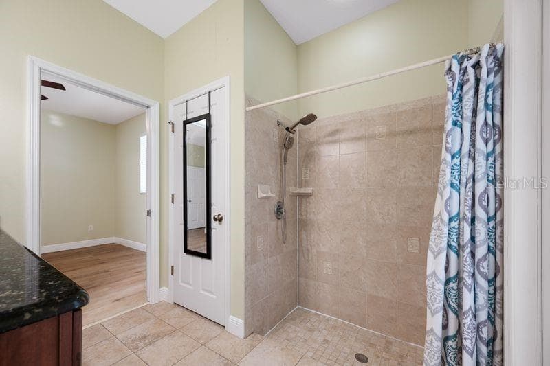 #3 En-Suite Bathroom - 114 IRWIN ST E, SAFETY HARBOR