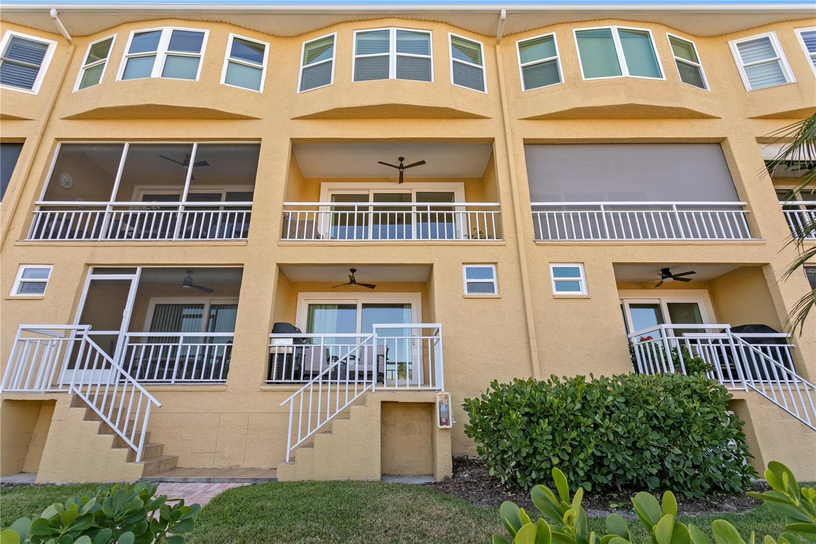 back of building - 1067 PINELLAS BAYWAY S, ST PETERSBURG