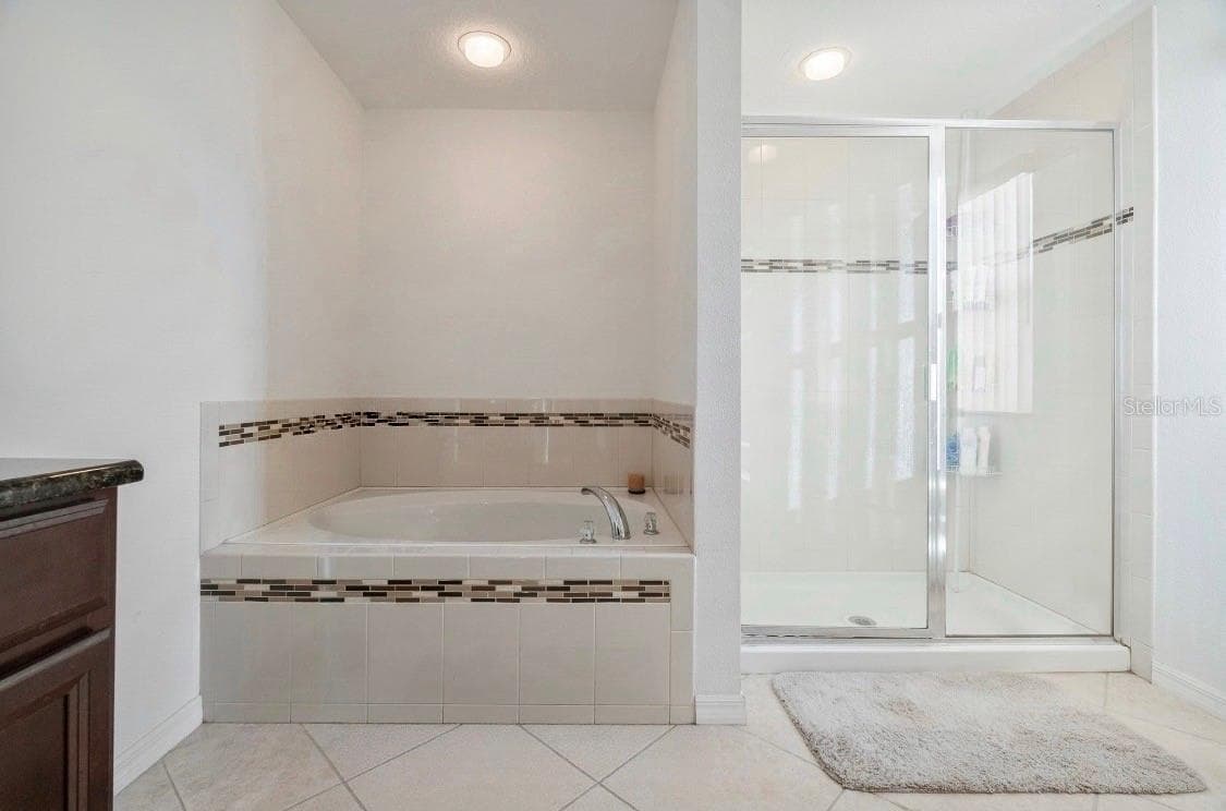 Master Bathroom - 10781 CABBAGE TREE LOOP, ORLANDO