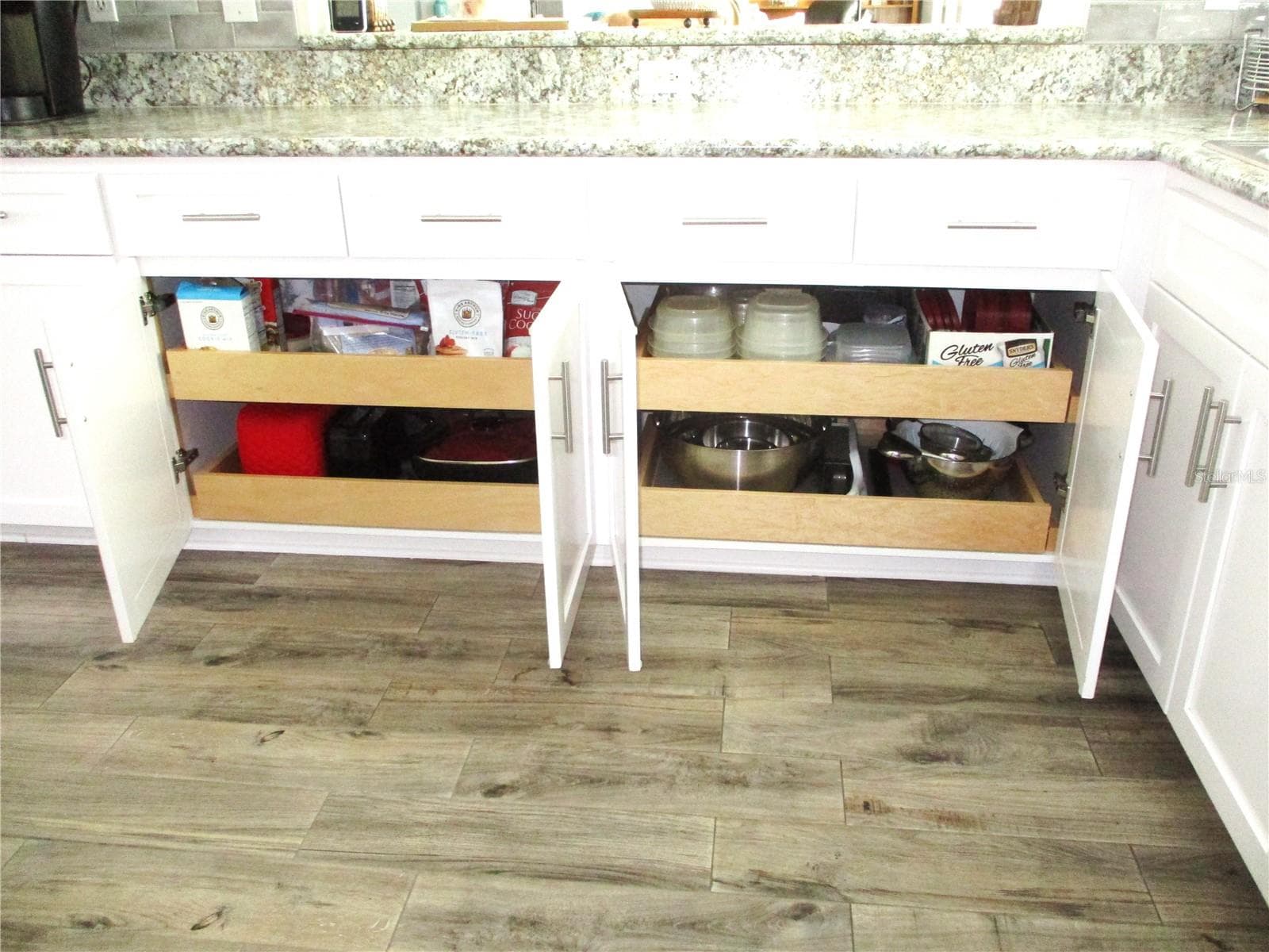 pull out drawers - 13618 SW 111TH CIR, DUNNELLON