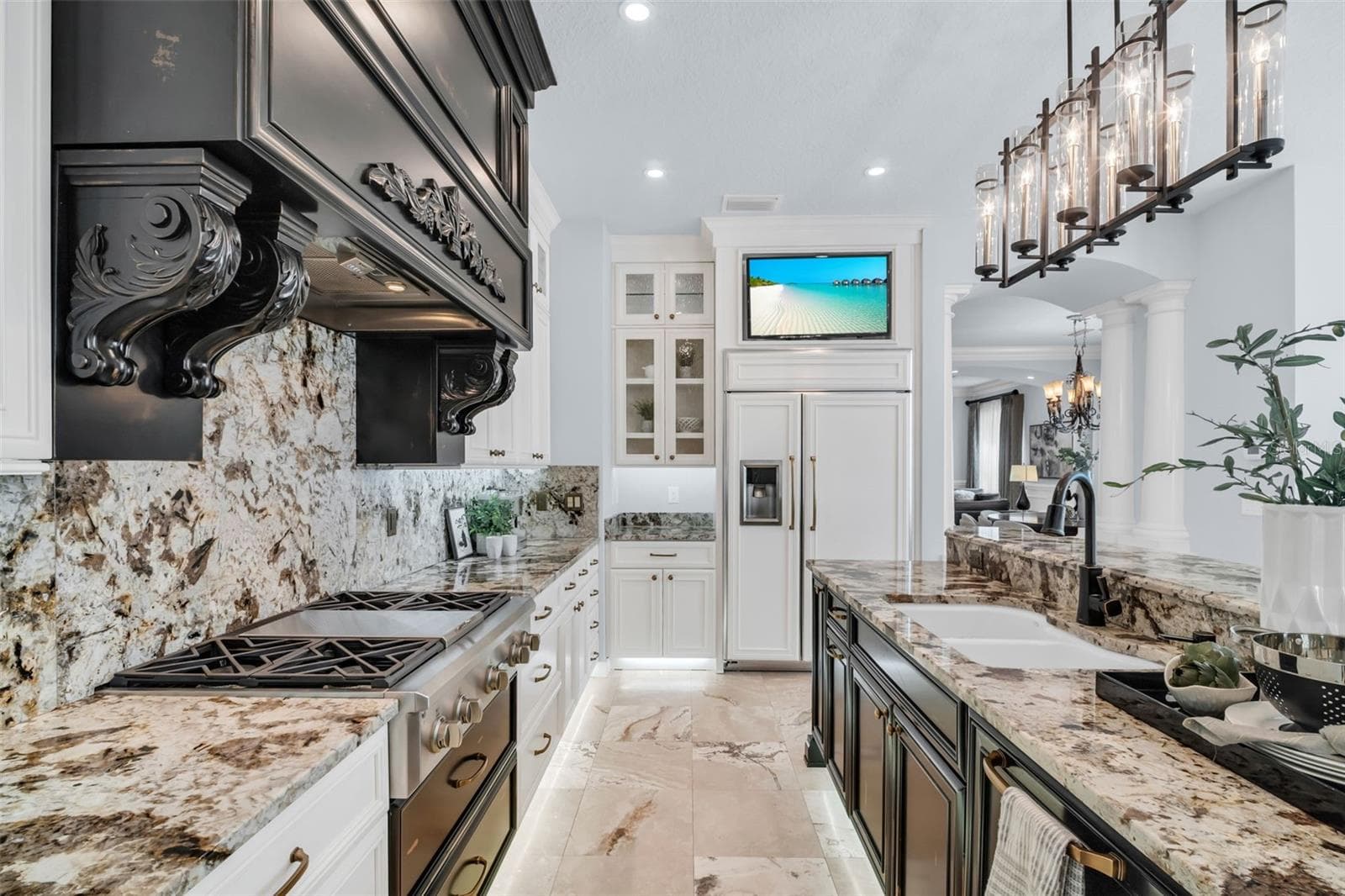 Main level Kitchen - 500 BEACH DR NE, ST PETERSBURG