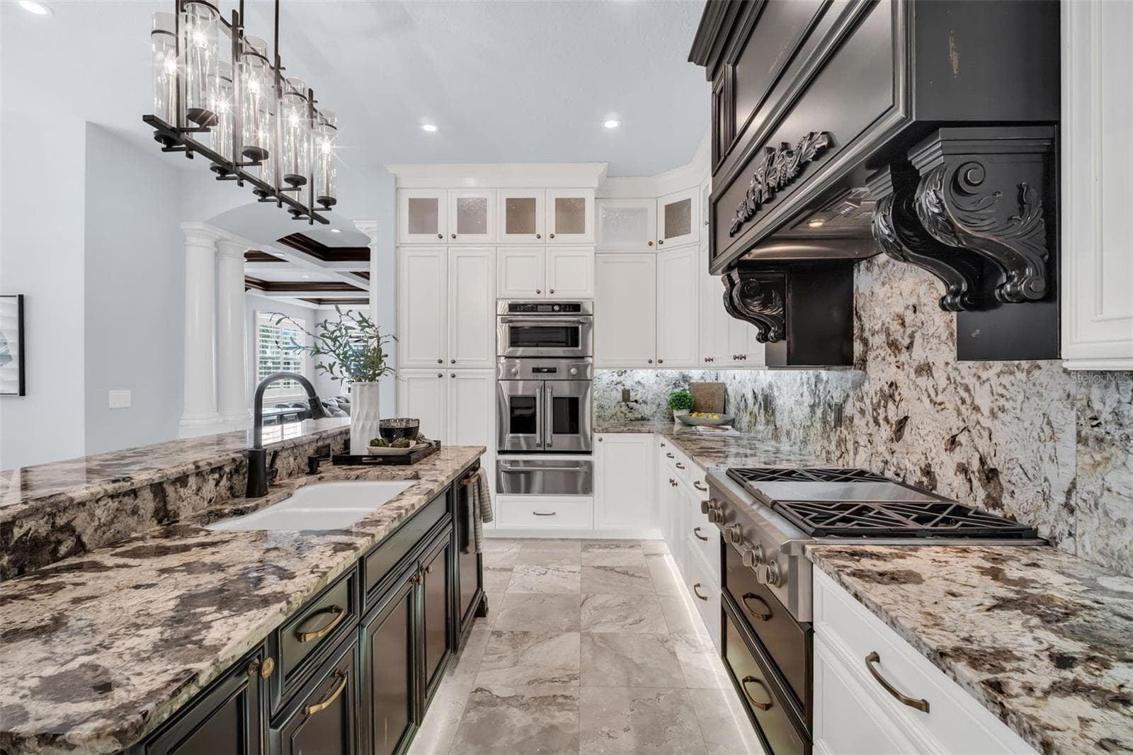 Main level Kitchen - 500 BEACH DR NE, ST PETERSBURG