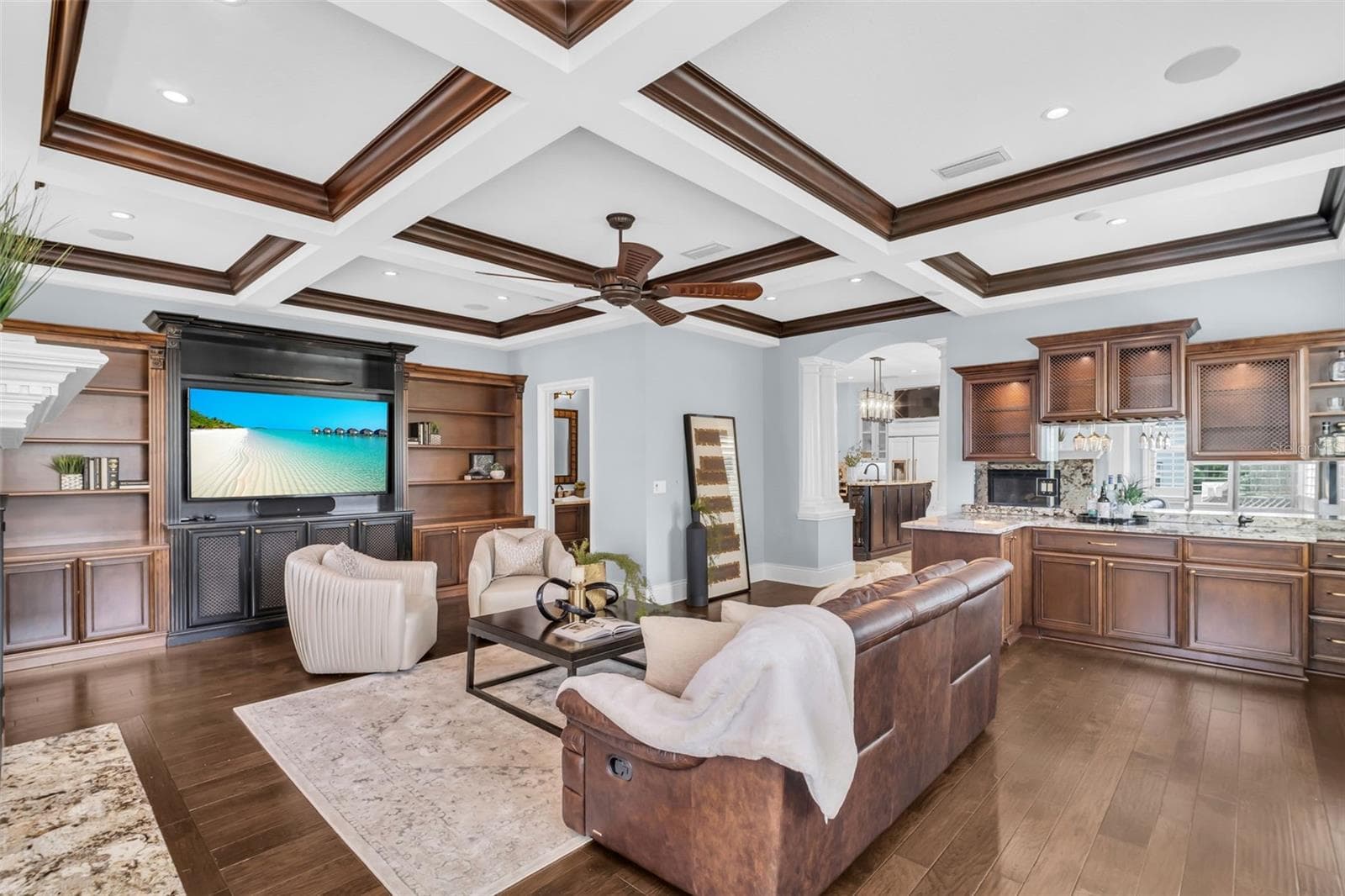 Family room - 500 BEACH DR NE, ST PETERSBURG