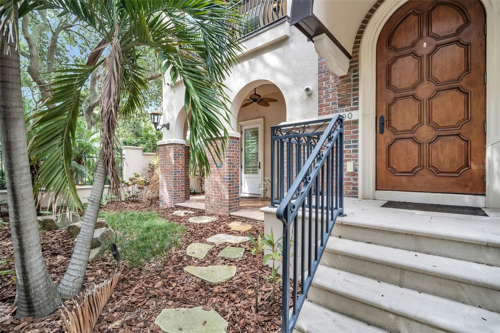 Courtyard front door from Beach Drive - 500 BEACH DR NE, ST PETERSBURG