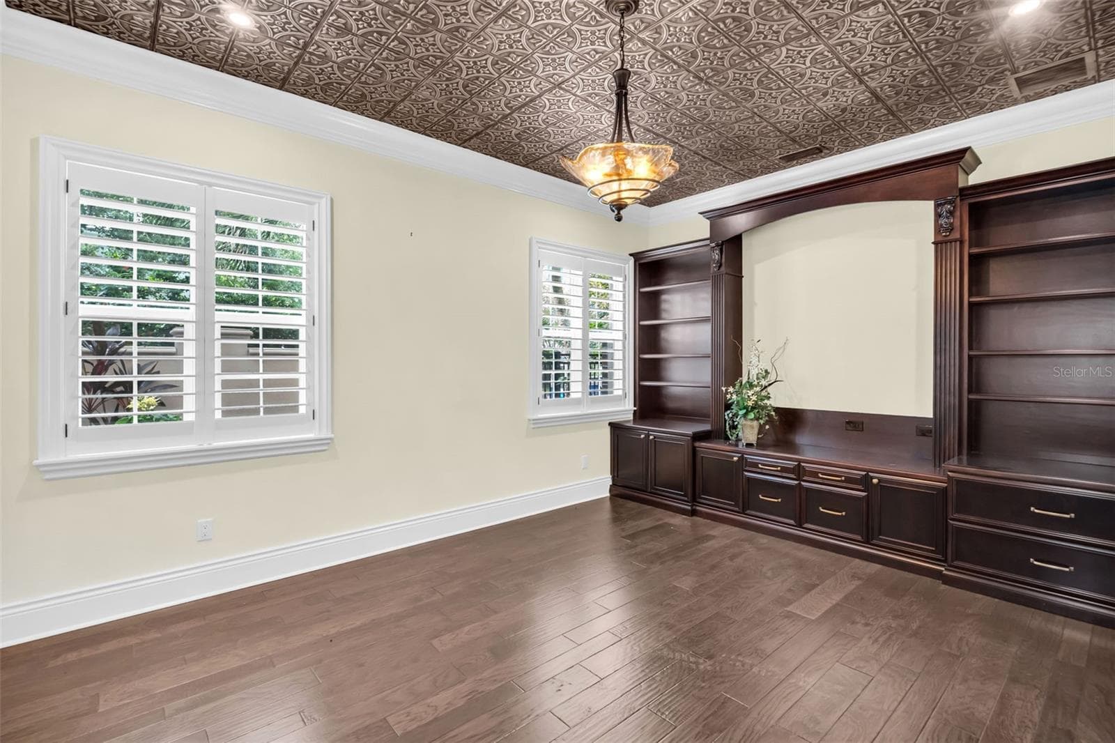 1st Level office / bedroom / Den - 500 BEACH DR NE, ST PETERSBURG