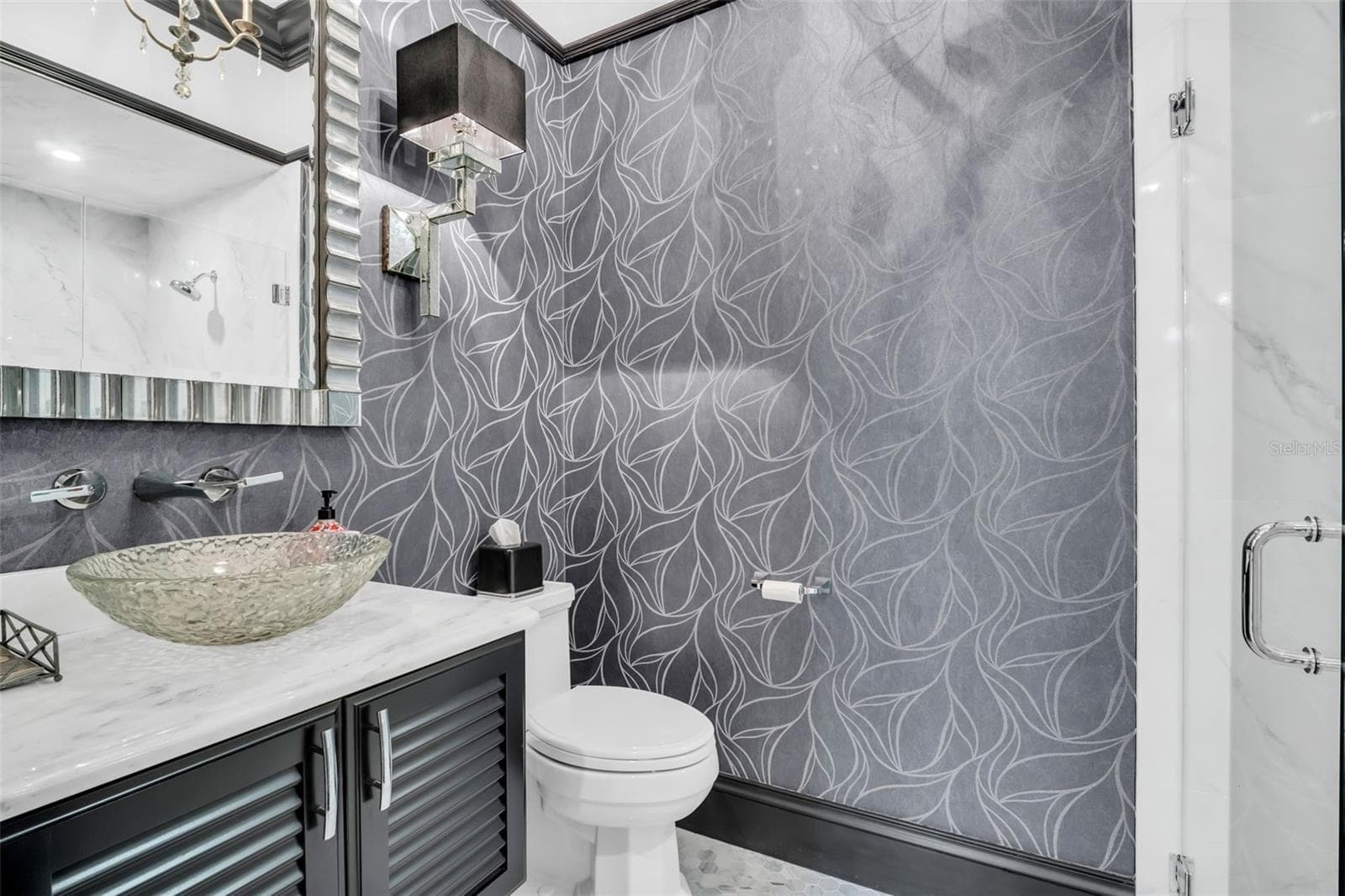 1st Level full bath - 500 BEACH DR NE, ST PETERSBURG