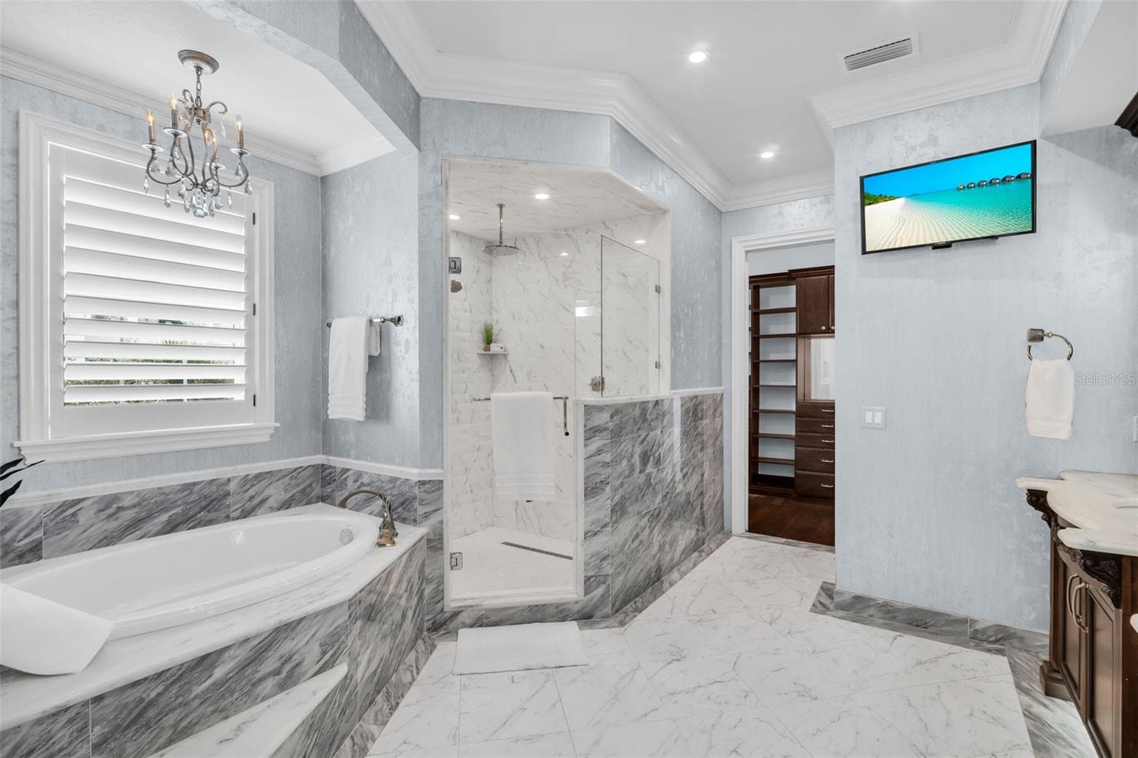 Primary tub and shower - 500 BEACH DR NE, ST PETERSBURG