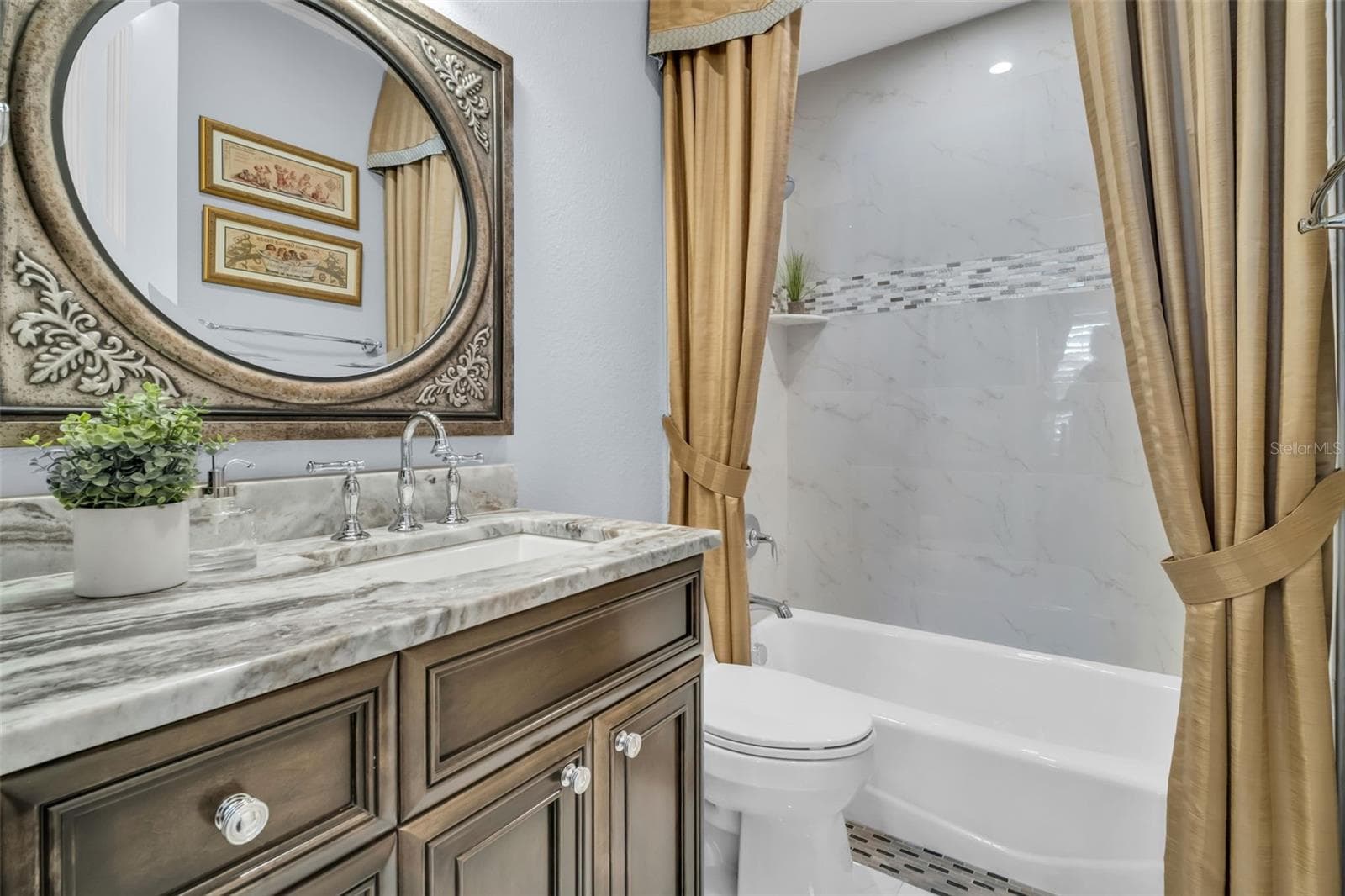 3rd level ensuite bath for bedroom #2 - 500 BEACH DR NE, ST PETERSBURG