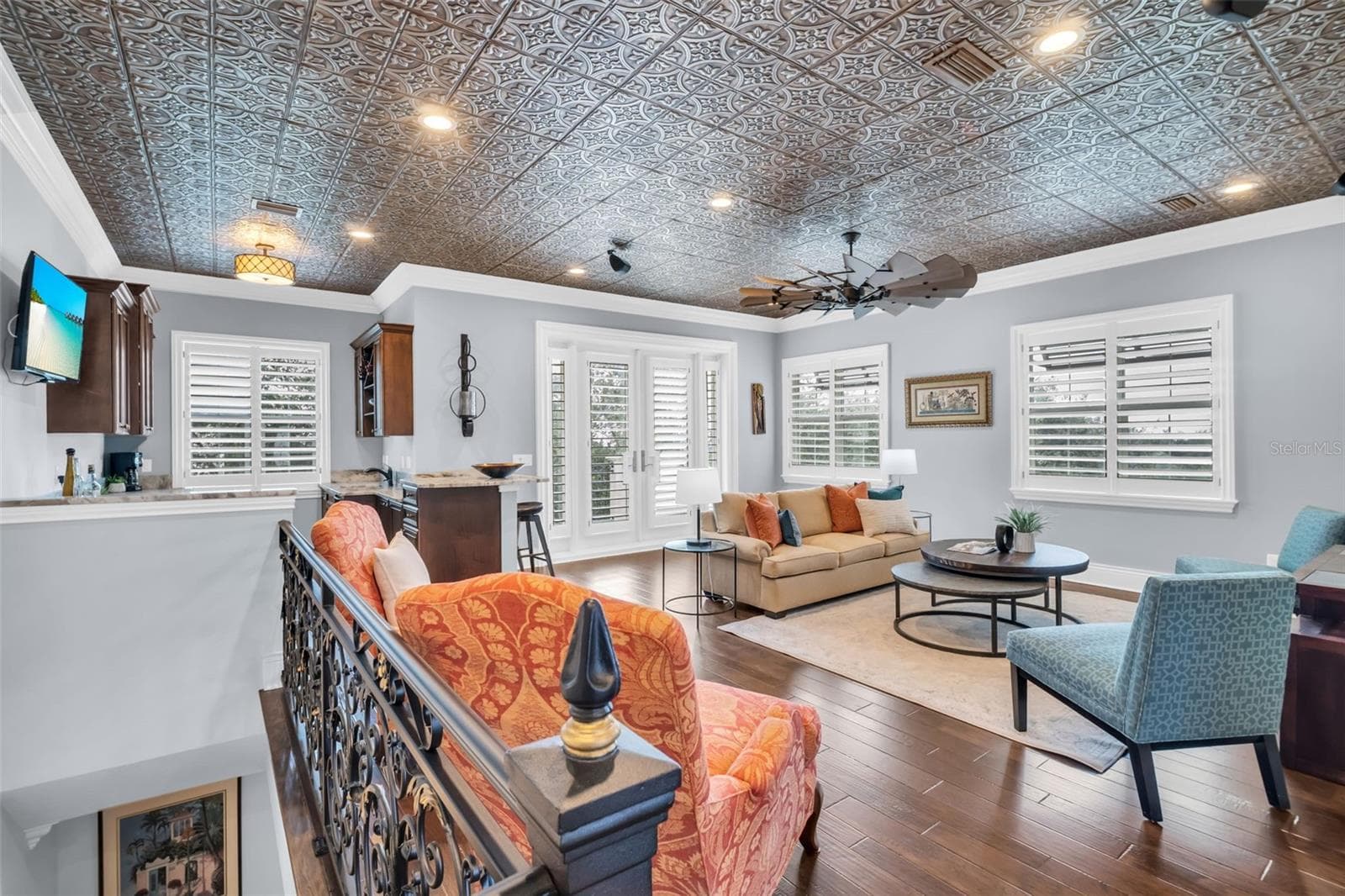 4th Level Lounge with wet bar, full bath, access to outdoor rooftop area and elevator access - 500 BEACH DR NE, ST PETERSBURG