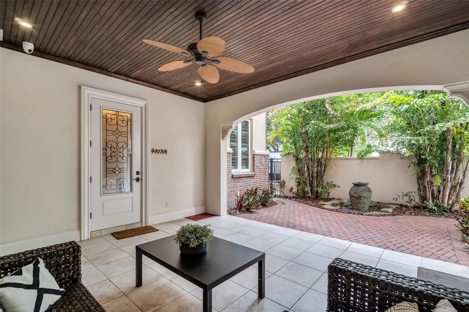 Courtyard Alcove - 500 BEACH DR NE, ST PETERSBURG