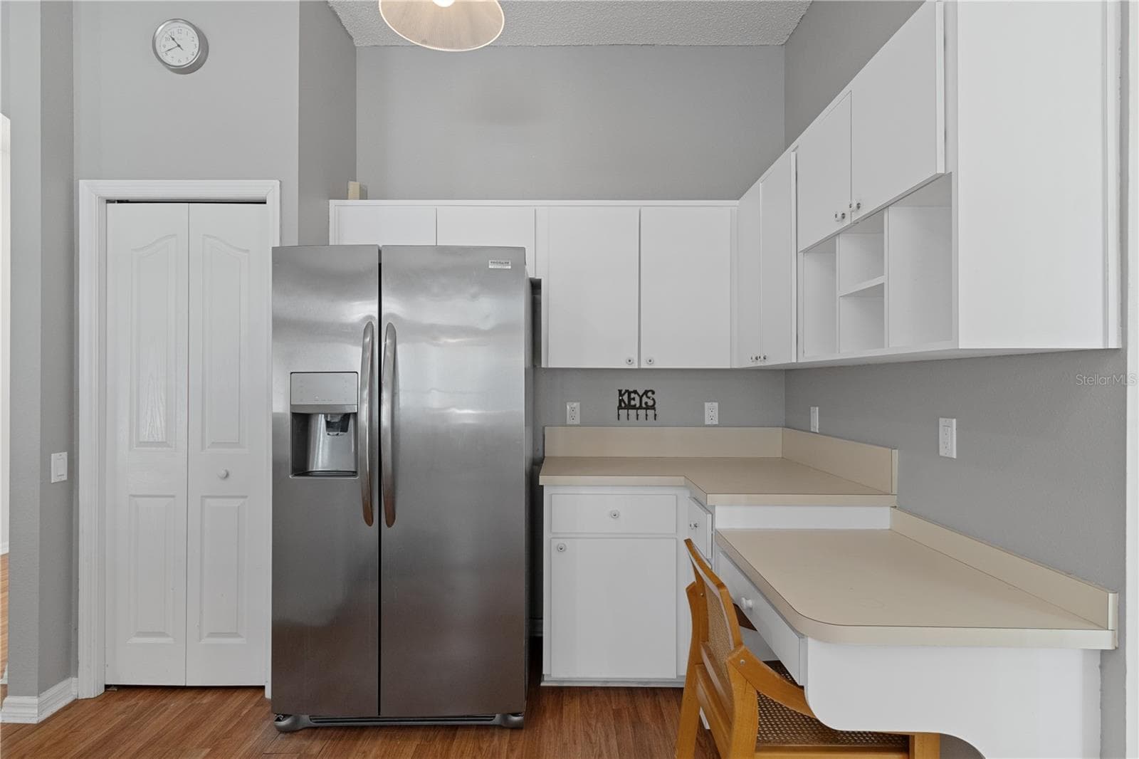 So much storage AND a pantry! - 24051 MARTIN DR, BROOKSVILLE