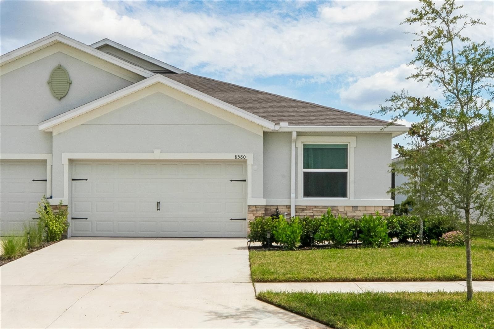 Front of home and driveway - 8580 BOLD CYPRESS LN, WESLEY CHAPEL