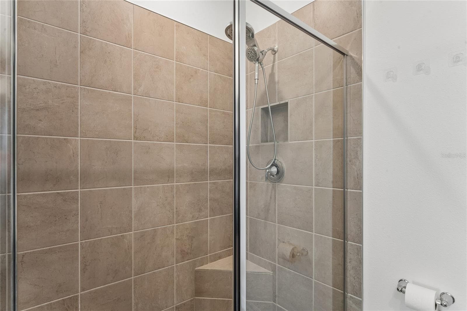 Walk-in shower with Delta Hydro 2 in 1 shower heads - 8580 BOLD CYPRESS LN, WESLEY CHAPEL