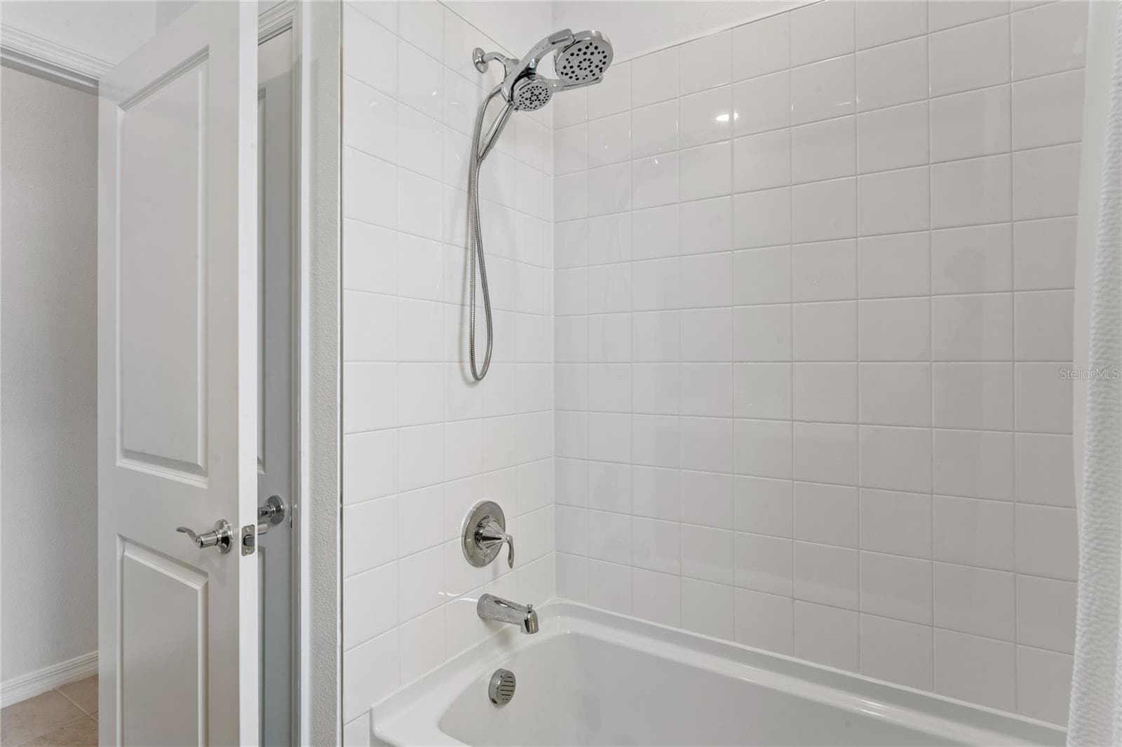 Bathroom 2 with Delta Hydro 2in 1 showerheads - 8580 BOLD CYPRESS LN, WESLEY CHAPEL