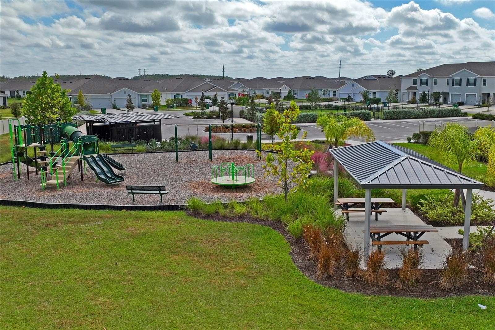 Playground and picnic tables - 8580 BOLD CYPRESS LN, WESLEY CHAPEL